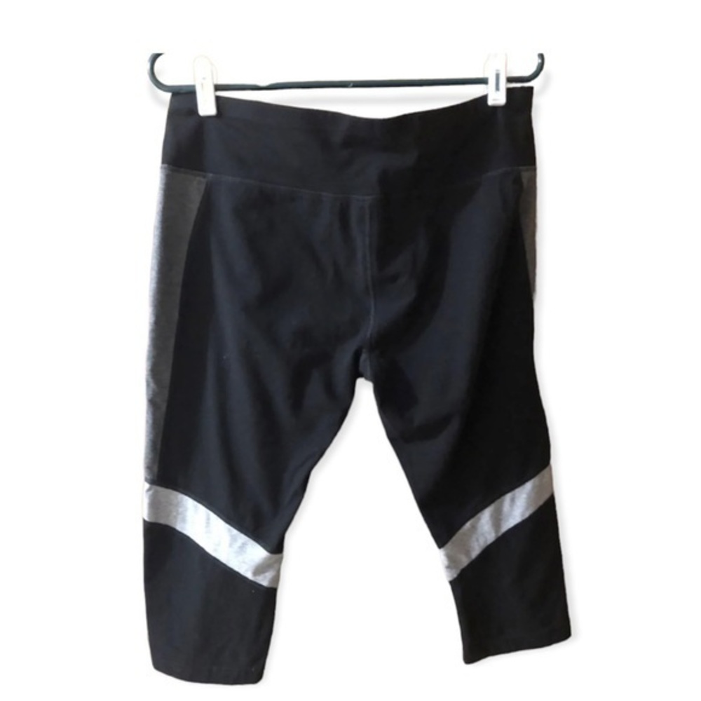 Athletic works Size XL Shorts Capri  Women’s 
Black and‎ grey
